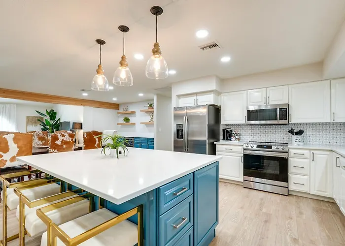 Pool, Hot Tub: Family-friendly Scottsdale Home!